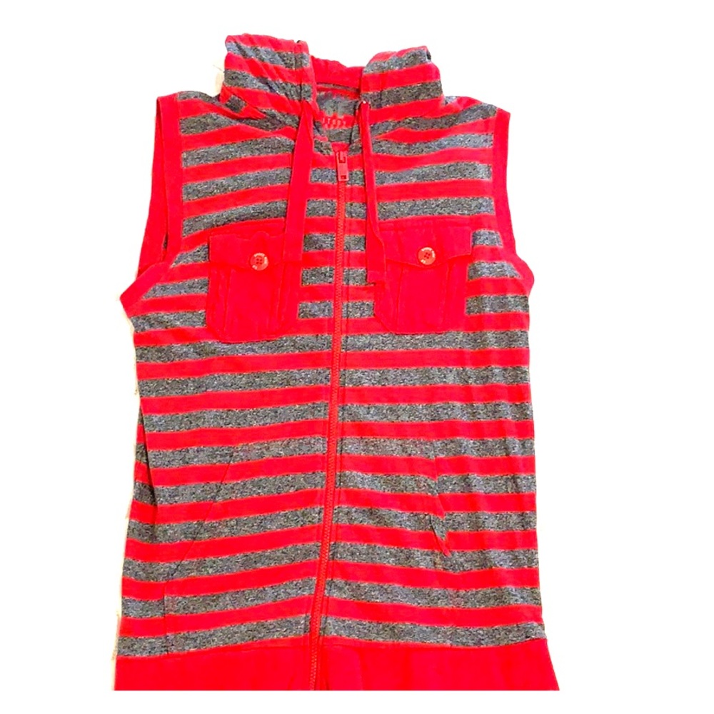 Sleeveless hoodie
